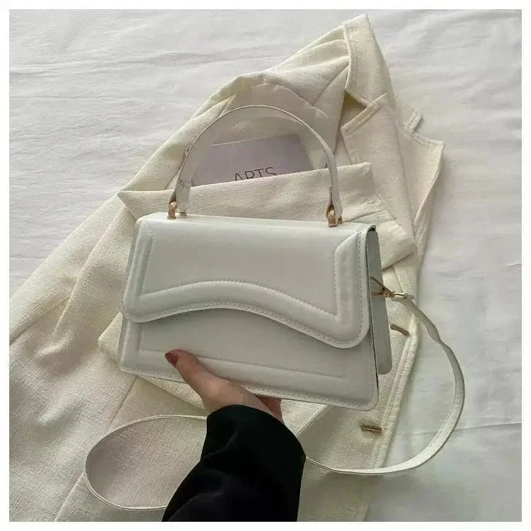 Bolsa Feminina Transversal com Design Estruturado Modelo Belle Époque