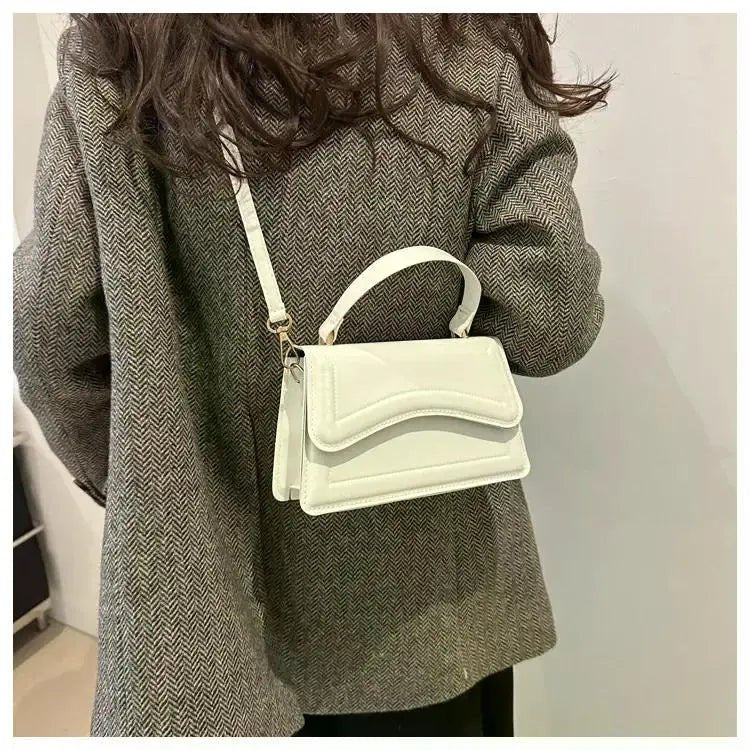 Bolsa Feminina Transversal com Design Estruturado Modelo Belle Époque